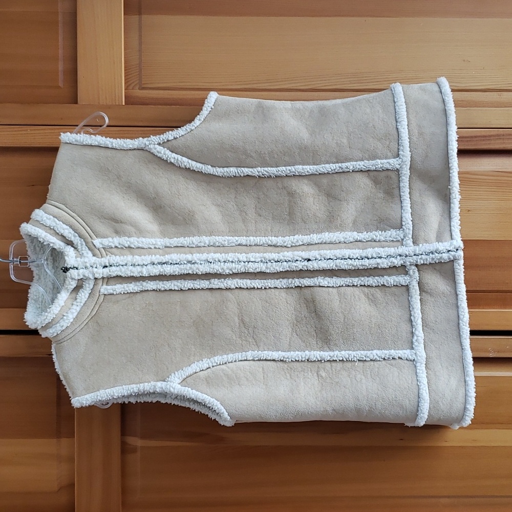 COPY - Liz Claiborne Sleeveless Faux Suede/fleece lined Vest Size M Tan